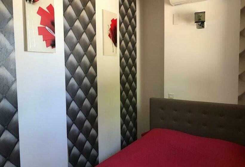 Pokój Rodzinny, La Rapière