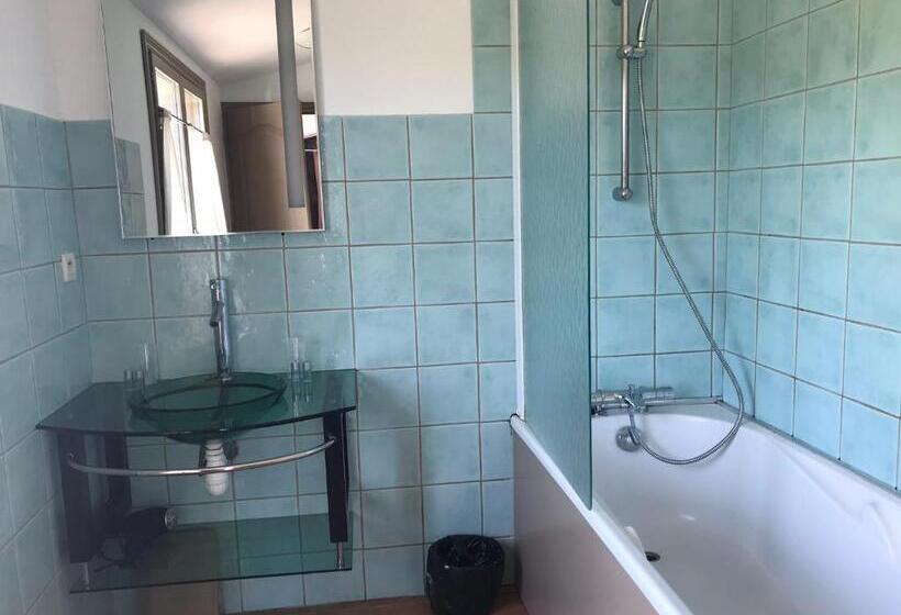 Pokój Rodzinny, La Rapière