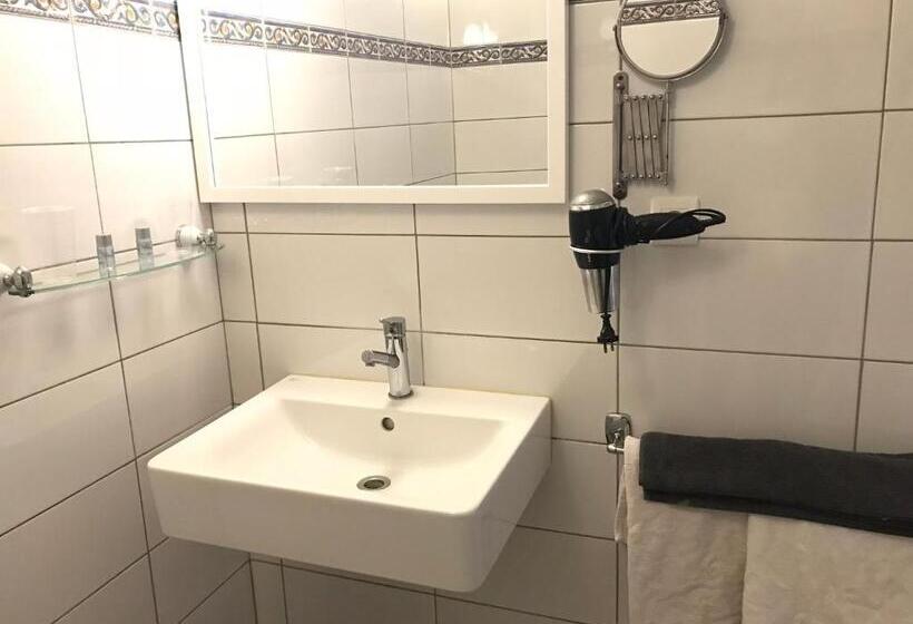 Pokój Standard, La Rapière