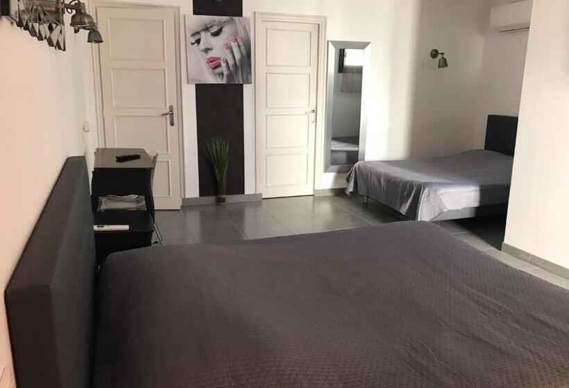 Pokój Rodzinny, La Rapière