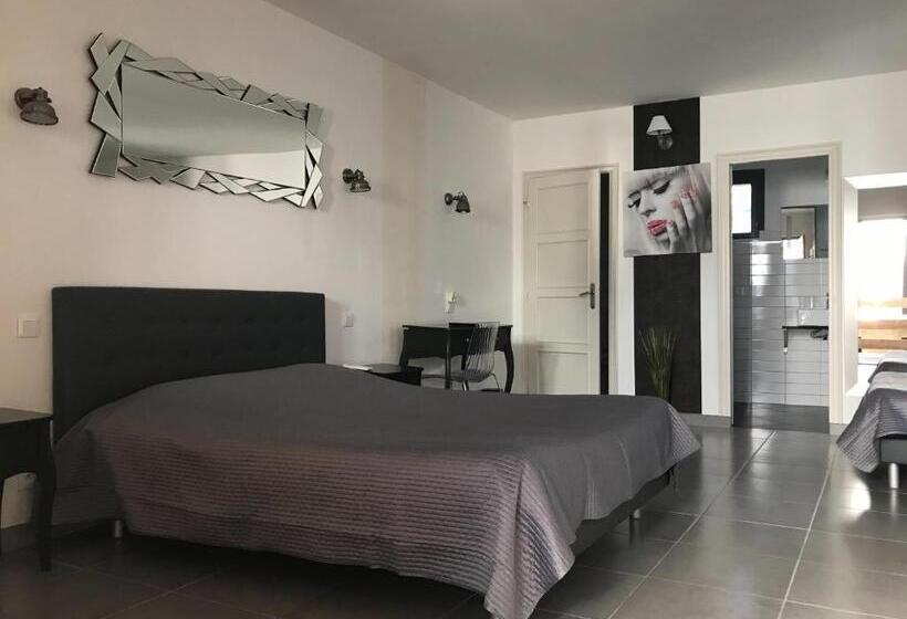 Pokój Rodzinny, La Rapière