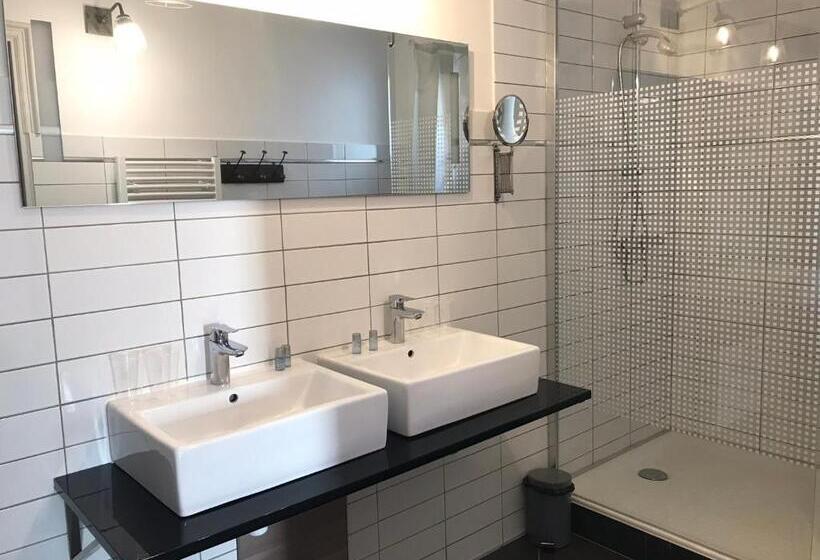 Pokój Rodzinny, La Rapière