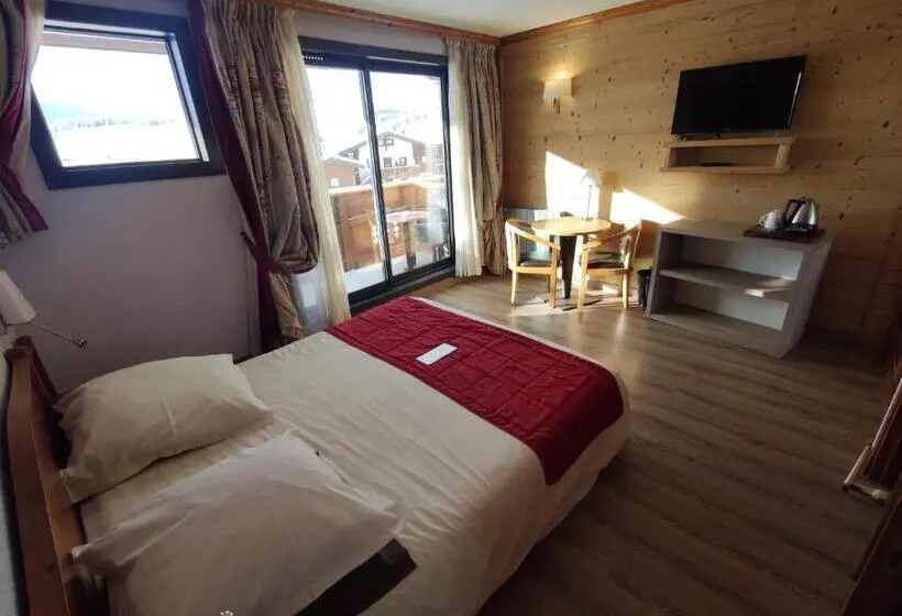 Standard Kolmen Hengen Huone, Le Calgary