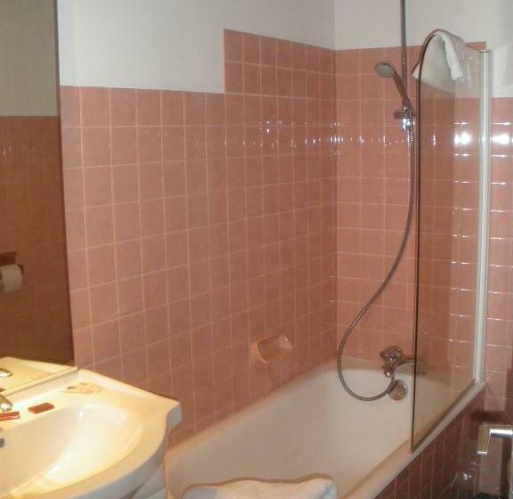 Standard Kolmen Hengen Huone, Le Grand Tetras