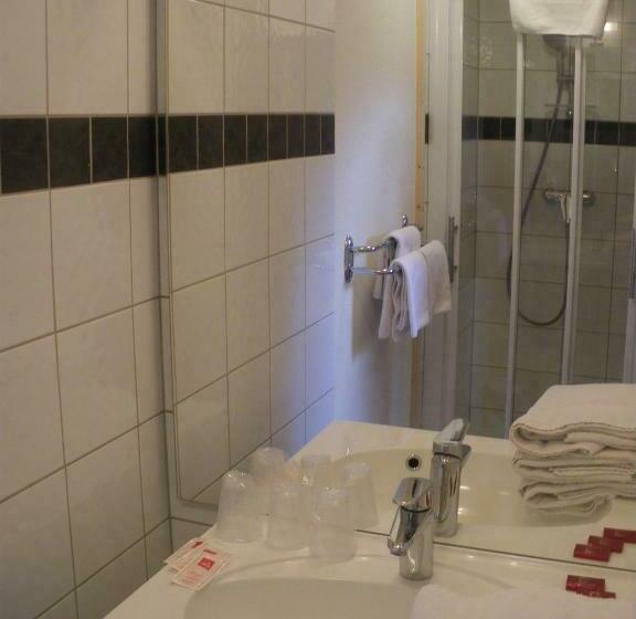 Standard Kolmen Hengen Huone, Le Grand Tetras