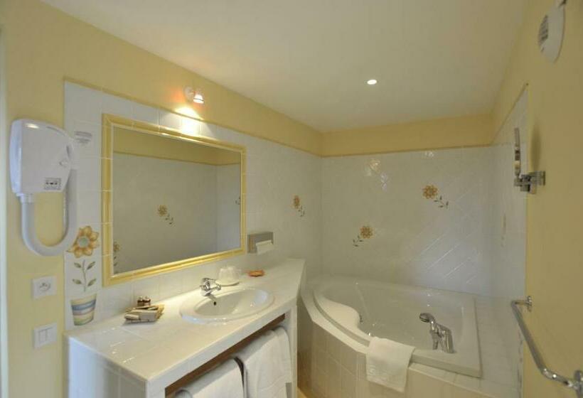 חדר סטנדרט לשלושה, Le Marius