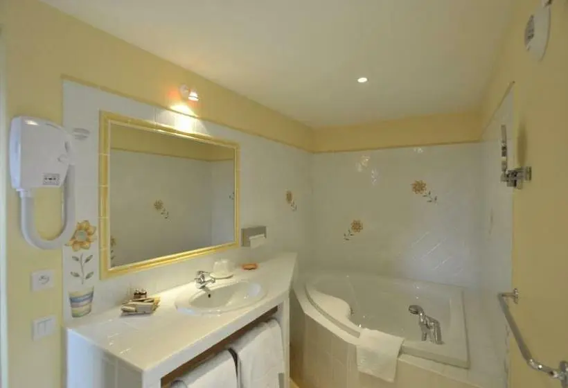 3-Bett-Standardzimmer, Le Marius