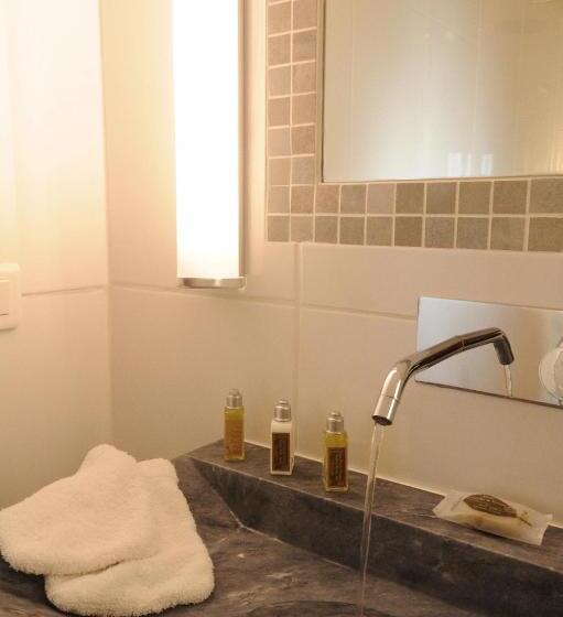 سوییت جونیور, Le Mas Des Aigras Hôtel De Charme En Provence