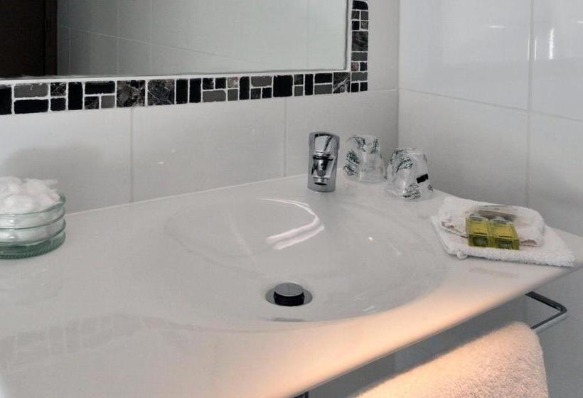 اتاق استاندارد با چشمانداز باغ, Le Mas Des Aigras Hôtel De Charme En Provence