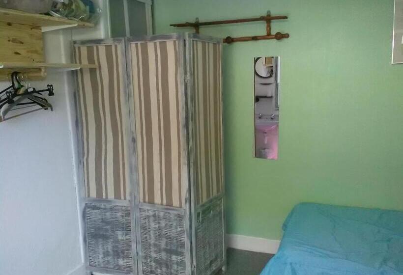 Трехместный Номер Стандарт Совместная Ванная, Le Parisien