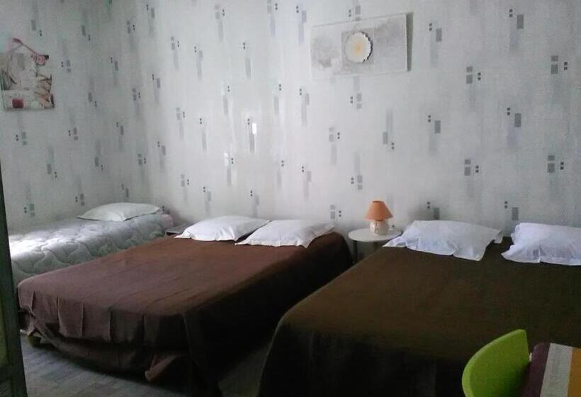 Семейный Номер Совместный Санузел, Le Parisien