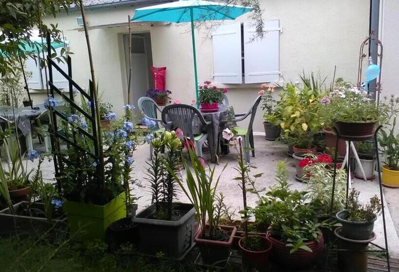 Трехместный Номер Стандарт Совместная Ванная, Le Parisien