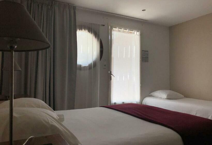 スタンダードトリプルルーム, Le Pavillon Bleu