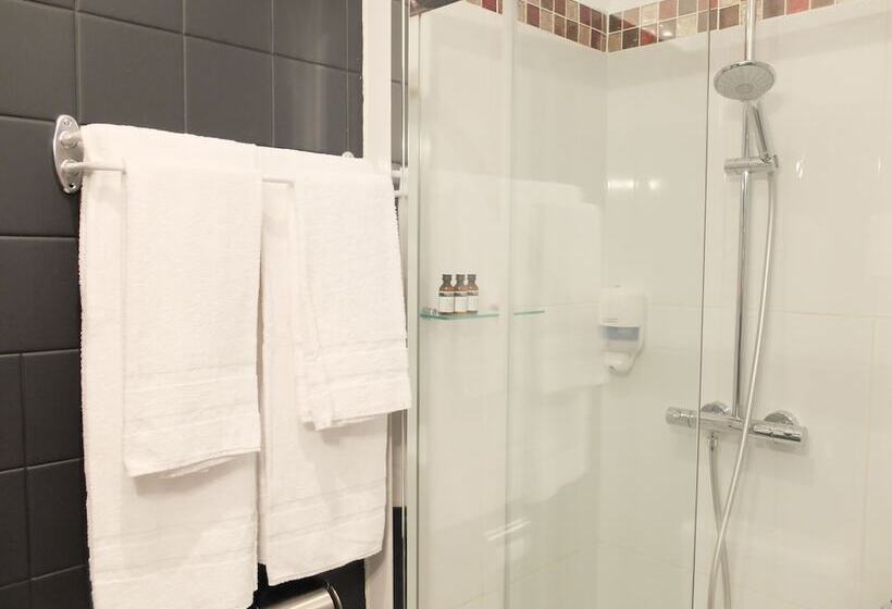 スタンダードトリプルルーム, Aux Temps D Em