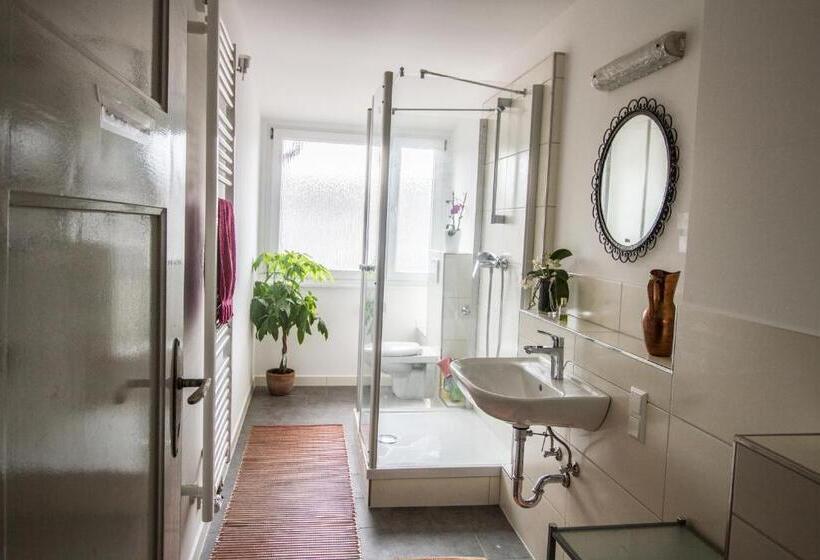 标准三人间共用浴室, Bkarlsruhe.de