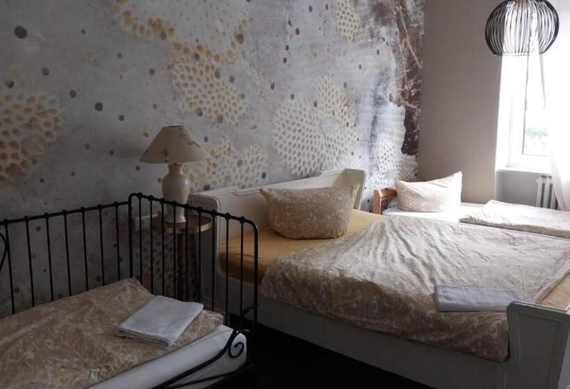 Quarto Triplo Estandar Banheiro Compartilhado, Bkarlsruhe.de