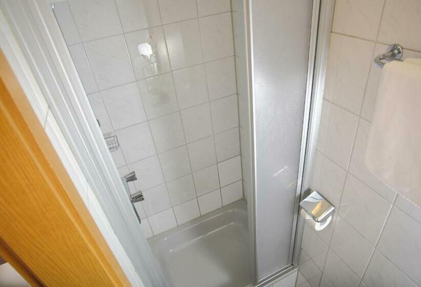 이코노미 싱글 룸, Restaurant Wanders