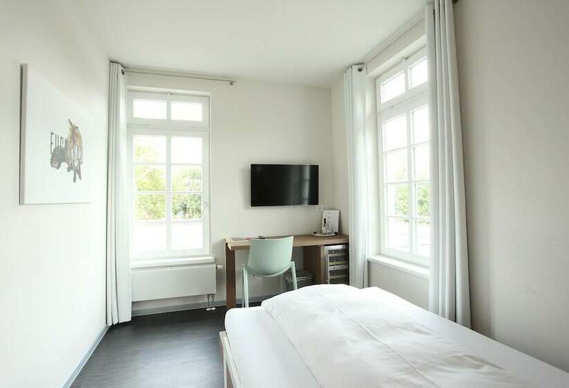 基本间, Achtender