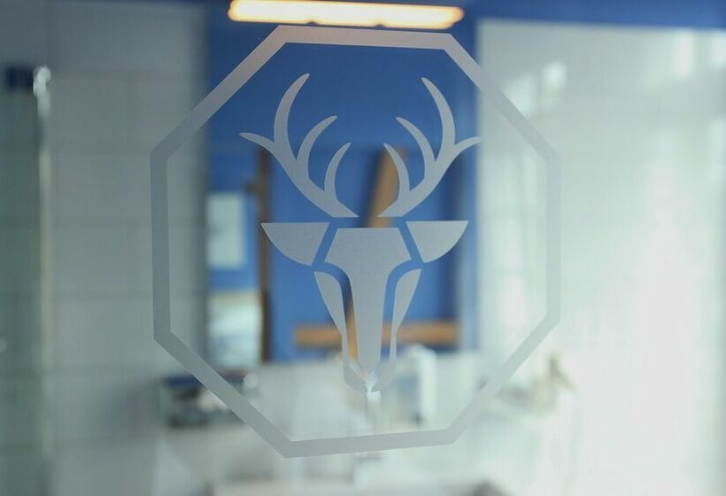 基本间, Achtender