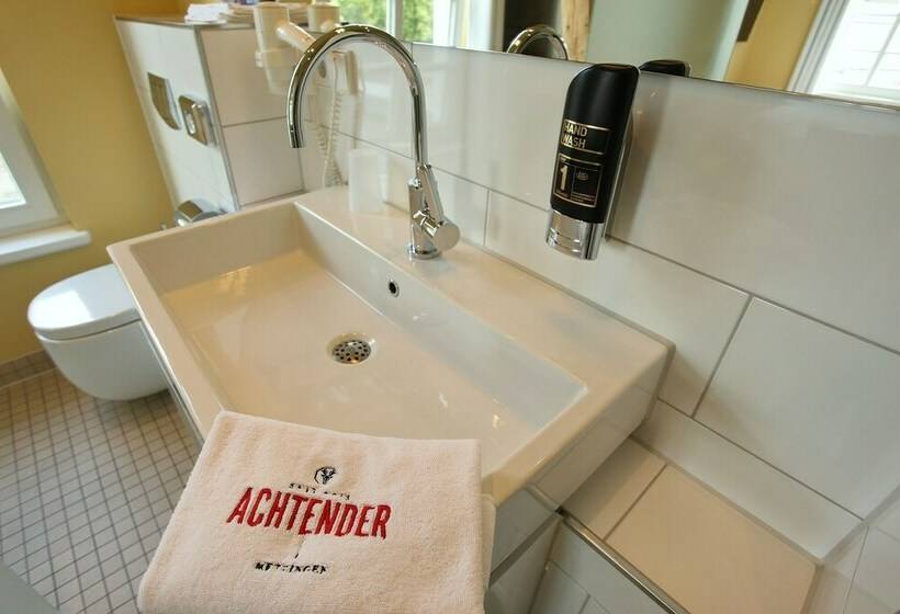 标准间, Achtender