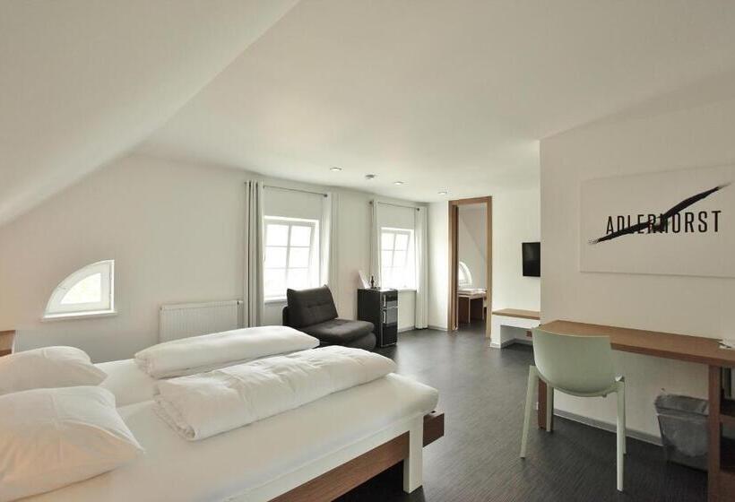 小型套房, Achtender