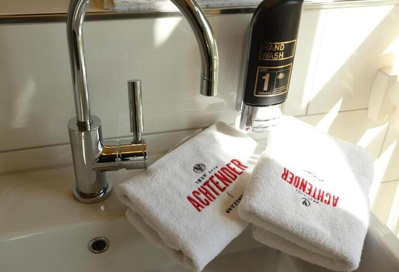 基本间, Achtender