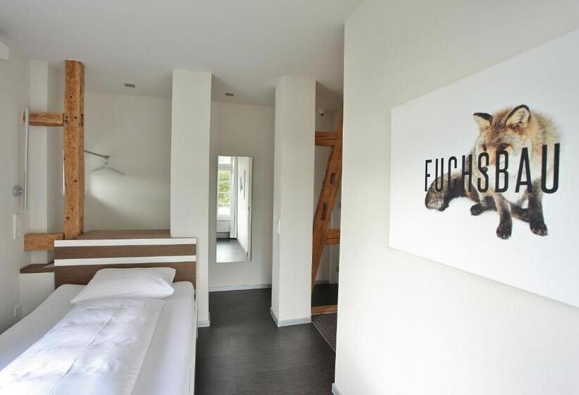 基本间, Achtender