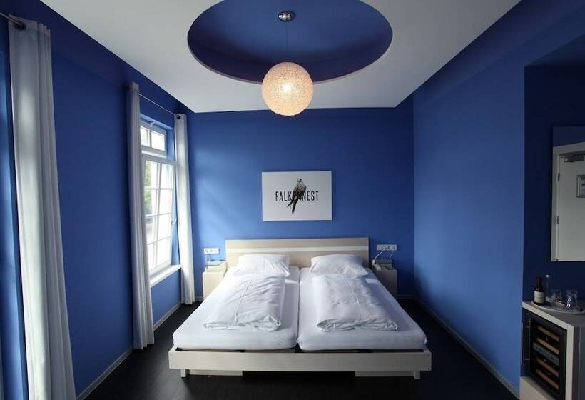 标准间, Achtender