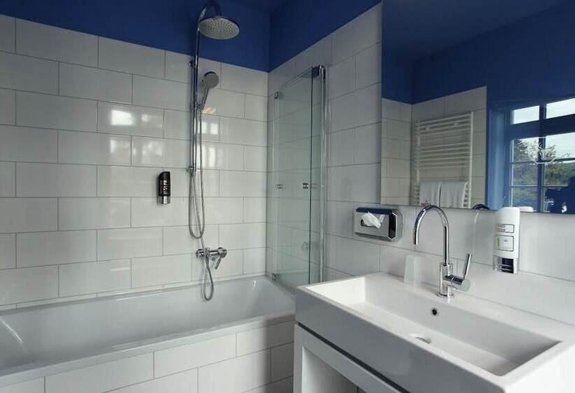 标准间, Achtender