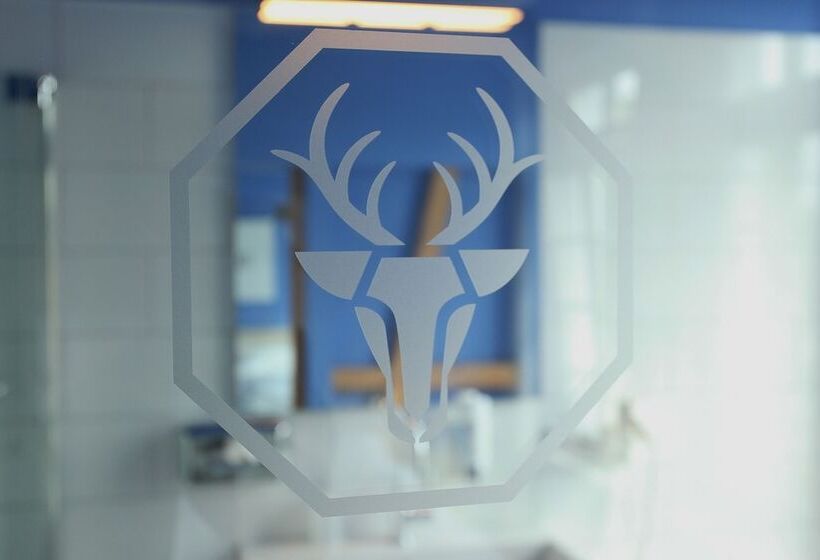 小型套房, Achtender