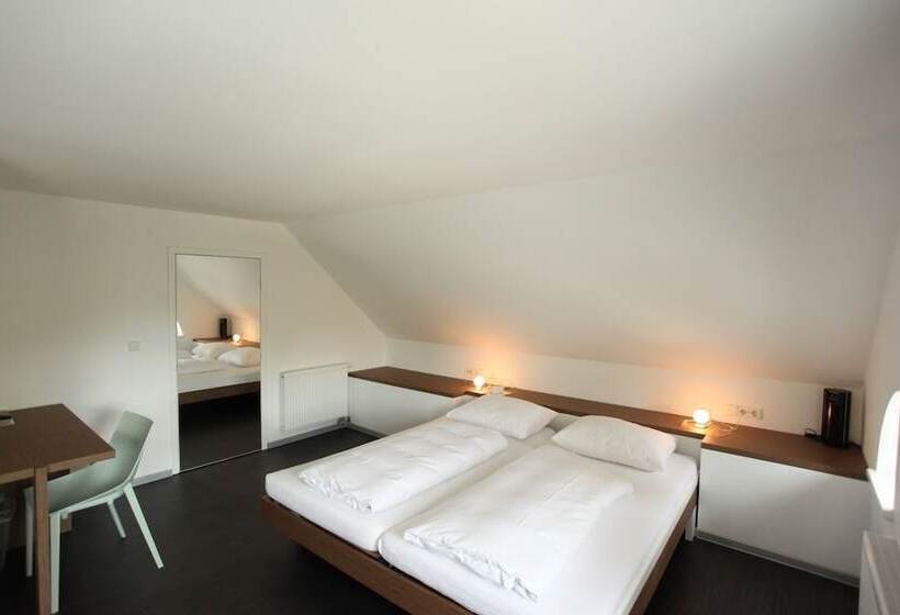 小型套房, Achtender