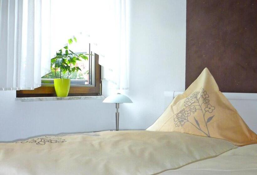 スタンダードトリプルルーム, Alt Cues