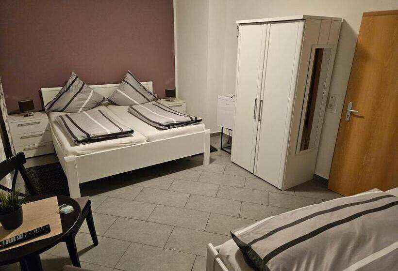 スタンダードトリプルルーム, Alt Cues