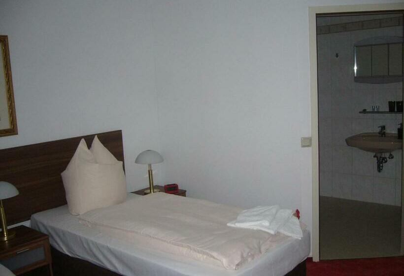 标准单人间, Am Wildpark