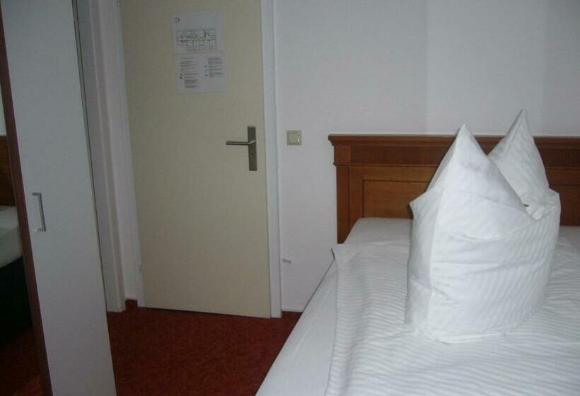 标准单人间, Am Wildpark