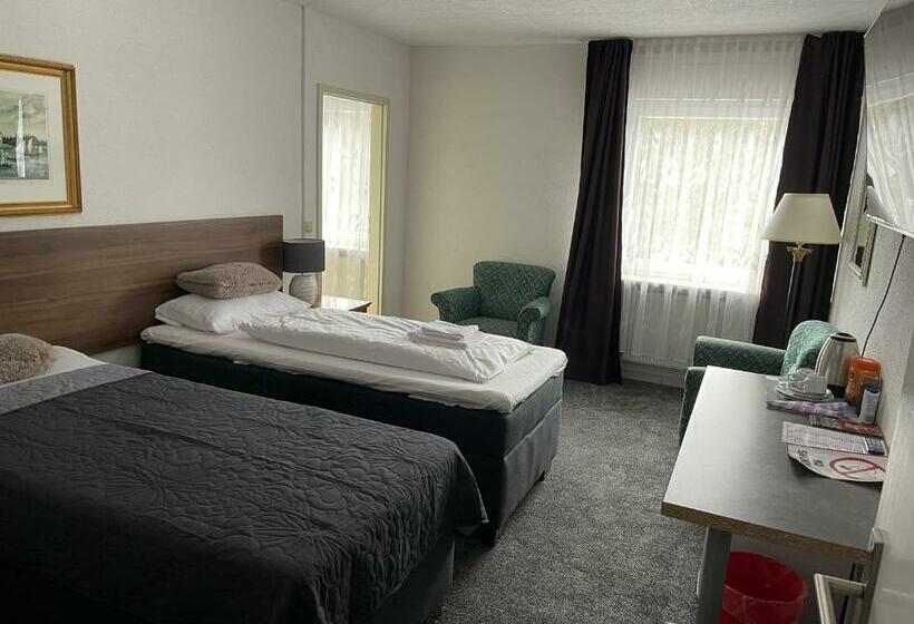 标准单人间, Am Wildpark