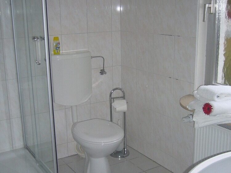 标准单人间, Am Wildpark