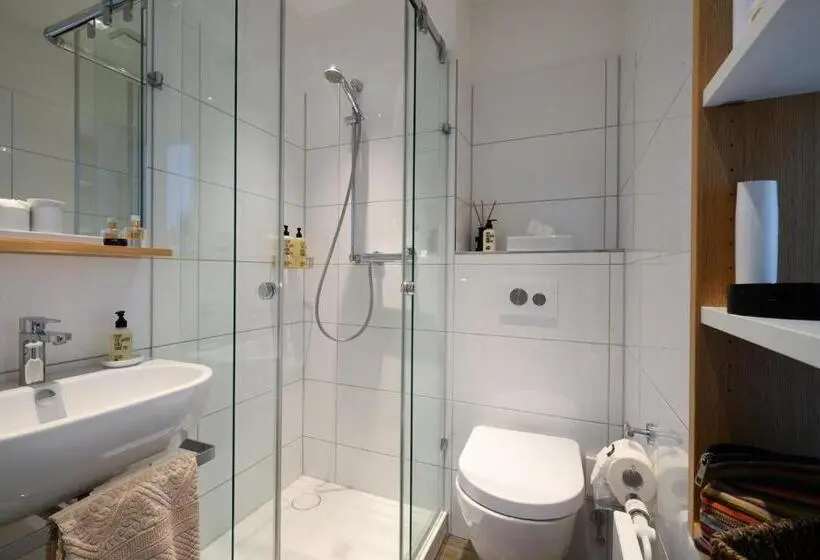Basic Yhden Hengen Huone, Aquamarin