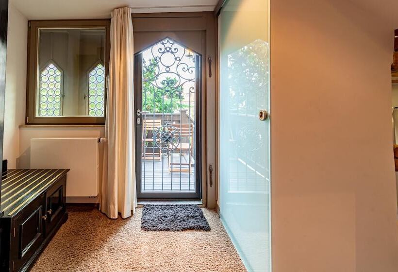 סוויטת סניור, Herrnschloesschen