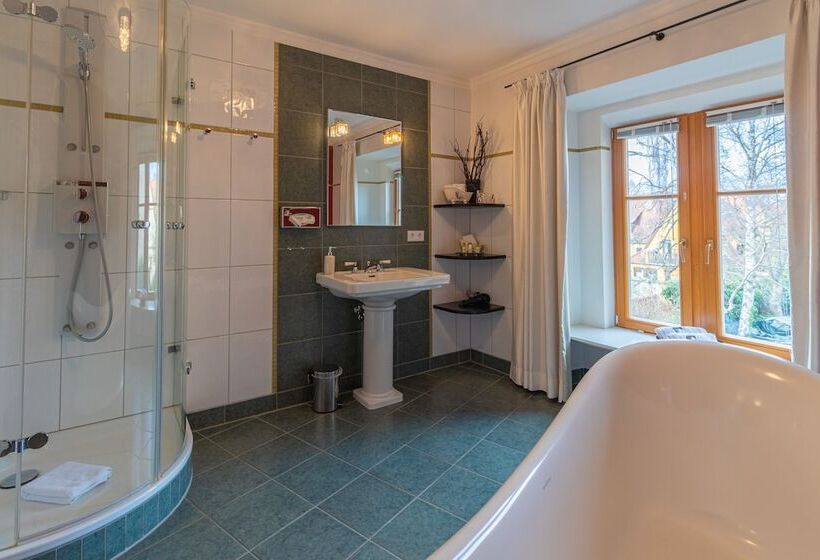 סוויטת סניור, Herrnschloesschen