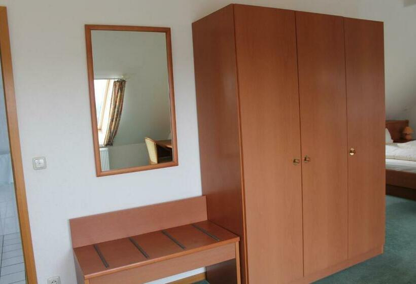 חדר סטנדרט לארבעה, Ideal