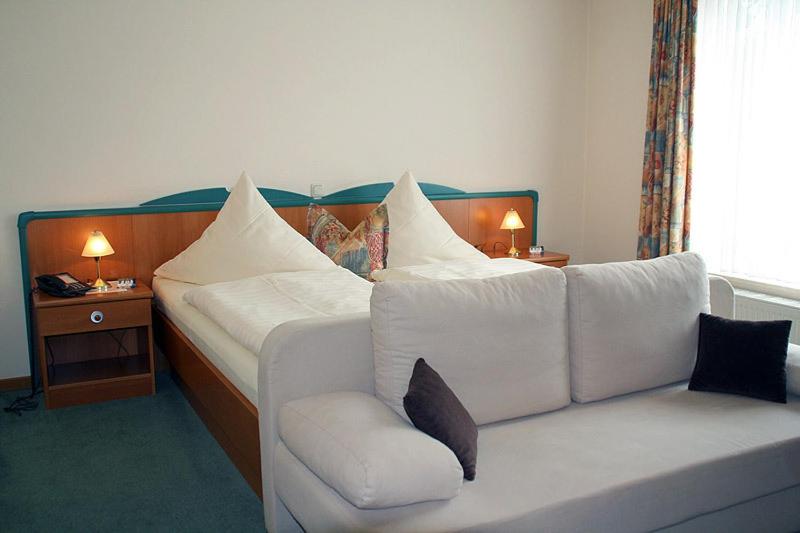 חדר סטנדרט לשלושה, Ideal