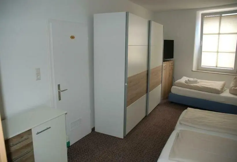 Standard Kolmen Hengen Huone, Kurfürst Garni