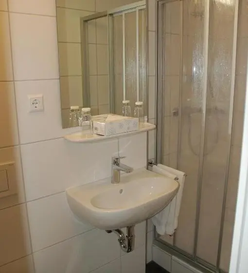 Standard Yhden Hengen Huone, Kurfürst Garni