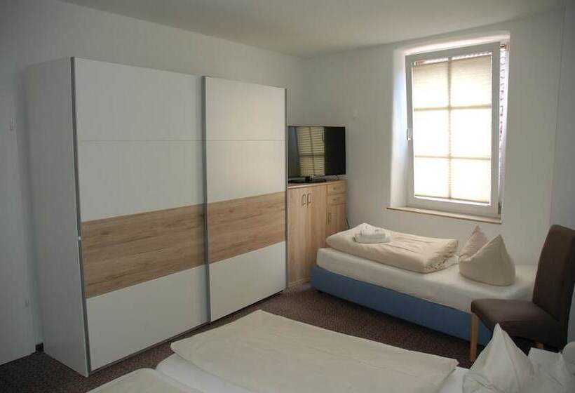 חדר סטנדרט לשלושה, Kurfürst Garni