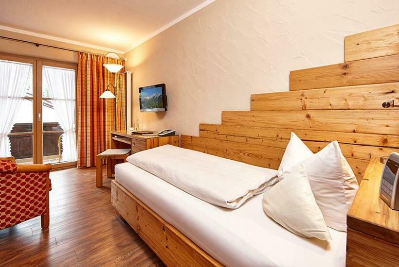 Номер Стандарт Индивидуальный с Балконом, Landhaus Sonnenbichl Mittenwald