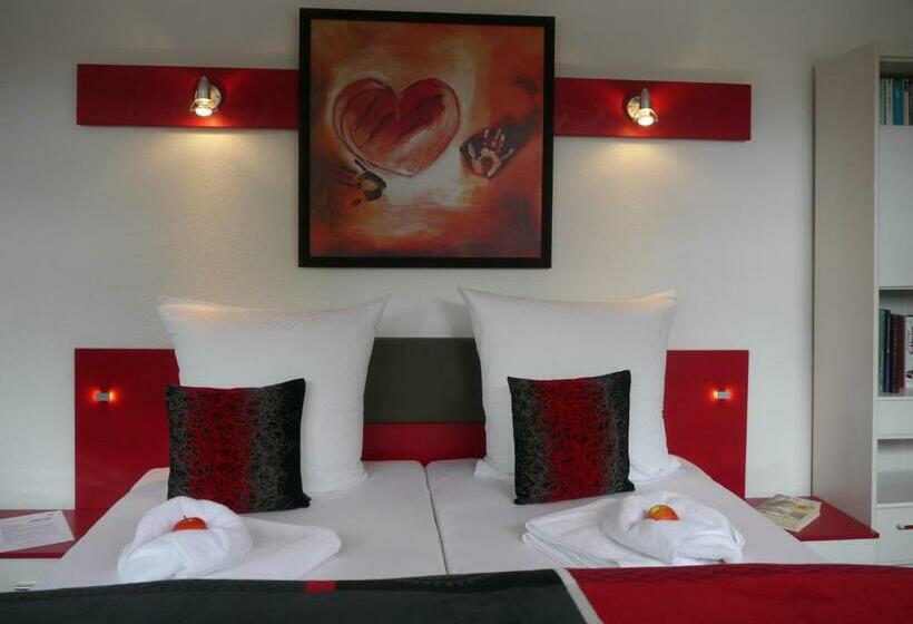 ジュニアスイート, Oma's Küche & Quartier