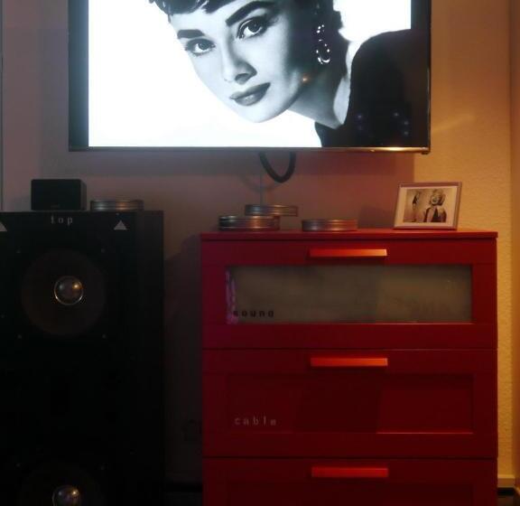 ジュニアスイート, Oma's Küche & Quartier