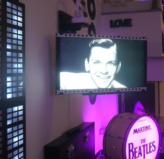 ジュニアスイート, Oma's Küche & Quartier