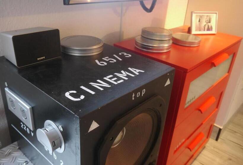 ジュニアスイート, Oma's Küche & Quartier